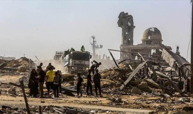 Israeli army shells east of Gaza Strip, detonates buildi