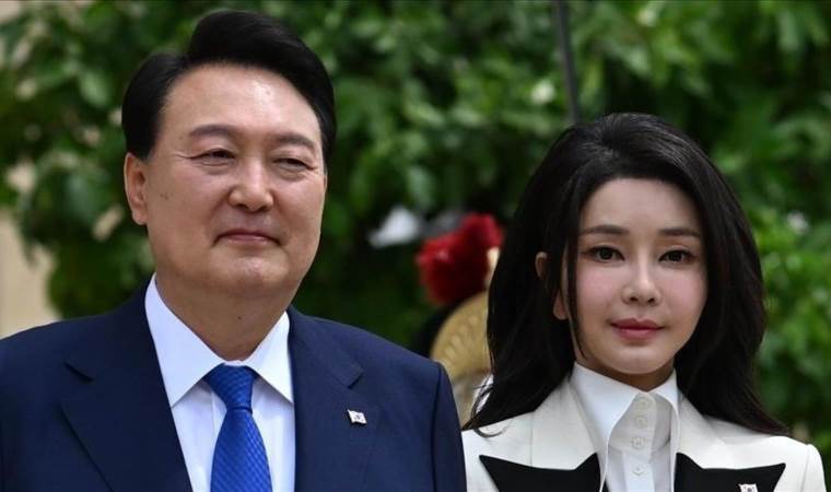 South Korean prosecutors raid former president Yoon's ho South Korean prosecutors raid former president Yoon's ho