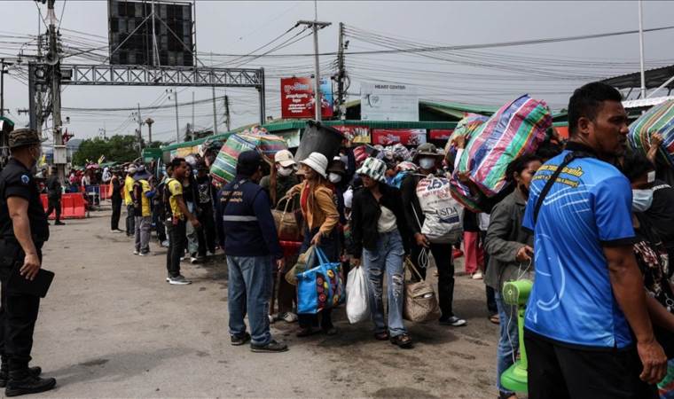 Thai-Cambodia border clashes displace over half a millio Thai-Cambodia border clashes displace over half a millio