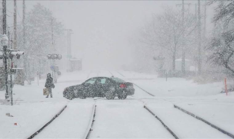 Powerful winter storm hits US Midwest and Great Lakes