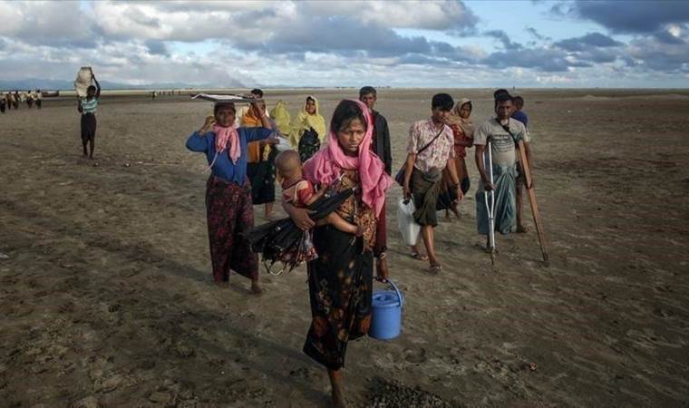 Bangladesh detains 33 Rohingya for illegal border