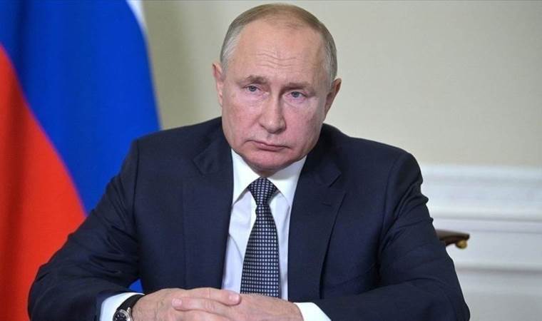 Russia plans Arctic military buildup, eyes cooperation with West
