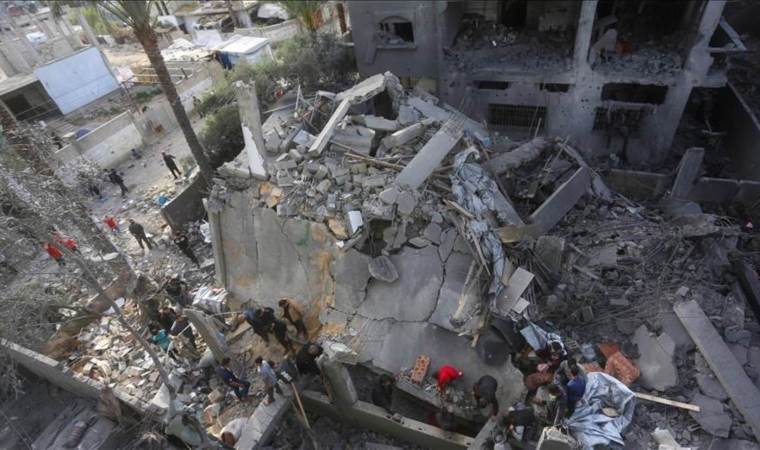Gaza death toll hits 52,400 as deadly Israeli attacks co