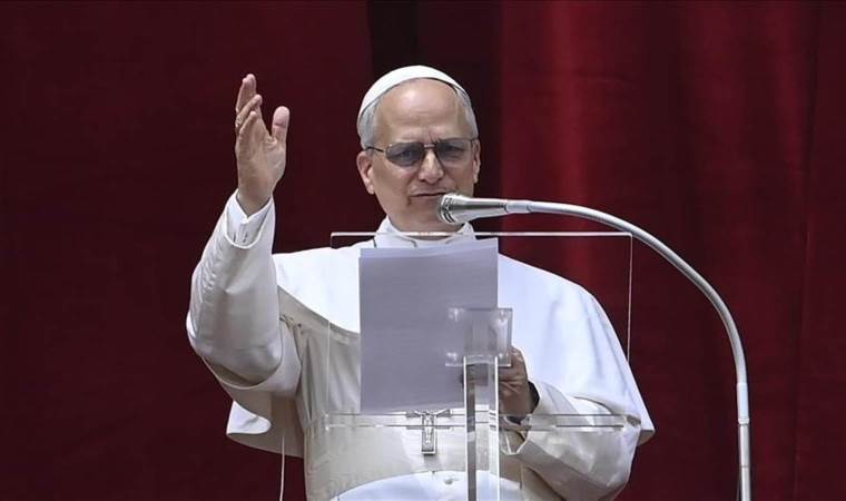 Pope urges media to promote peace