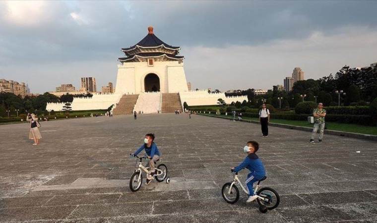 COVID-19 cases surge across Taiwan, with nearly 10,000 seeking medical care