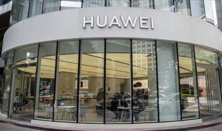 Chinese tech firm Huawei launches its 1st PC with its own operating system