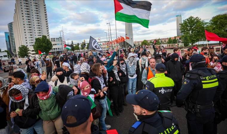 Protesters block traffic in Rotterdam over docking of sh