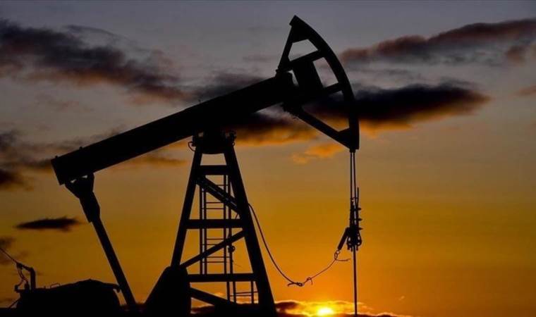 Leak halts production at major Libyan oil field