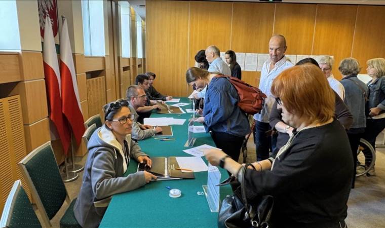 Polls open in Poland’s presidential runoff
