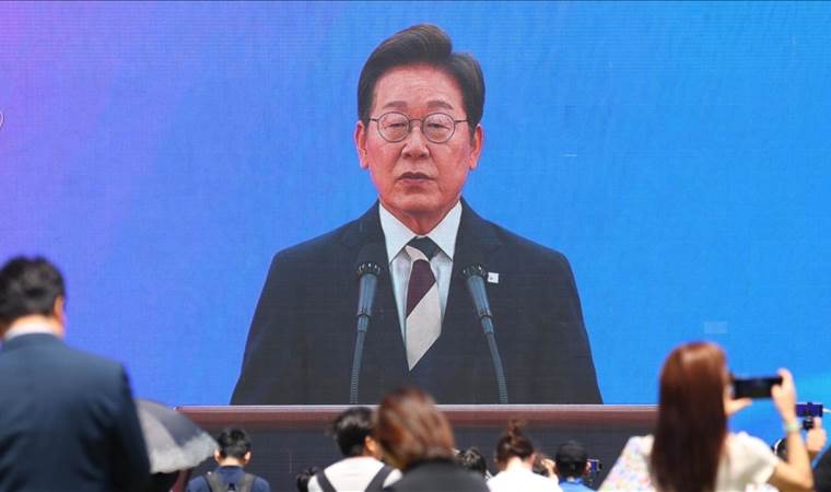 Japanese premier makes 1st contact with new South Korean president