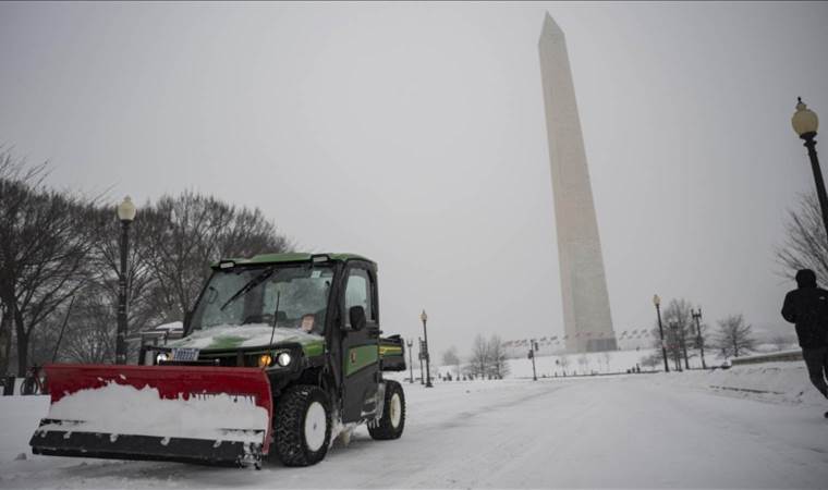 At least 6 dead as massive winter storm cripples US At least 6 dead as massive winter storm cripples US