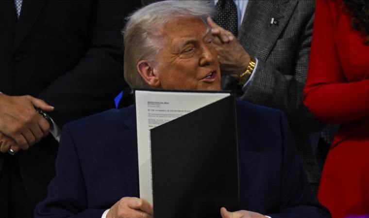 Trump says he is not pulling ICE agents out of Minnesota