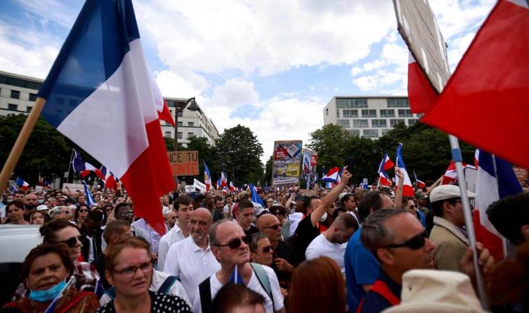 EU defends right to peaceful protest, condemns violence