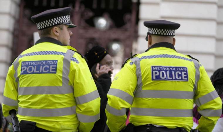 UK police arrest 4 suspects after officer shot in
