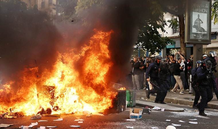 French students renew school blockades as education French students renew school blockades as education