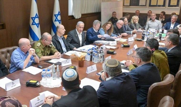 Israel’s Netanyahu convenes security meeting with top of