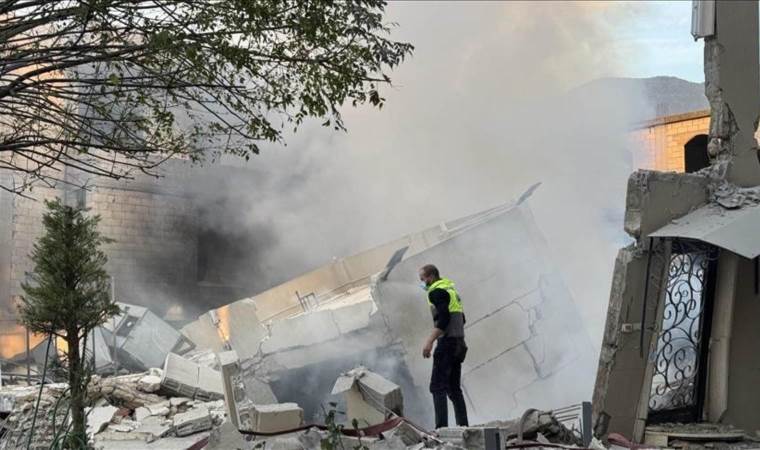 Israeli army launches airstrikes, artillery shelling on Israeli army launches airstrikes, artillery shelling on