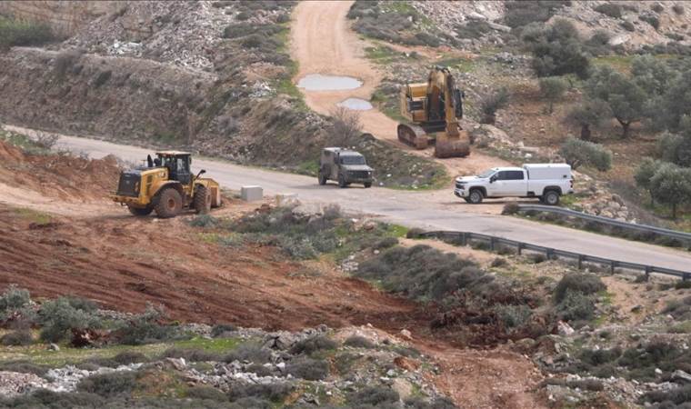 Israeli army uproots 200 grapevines in occupied West Ban Israeli army uproots 200 grapevines in occupied West Ban