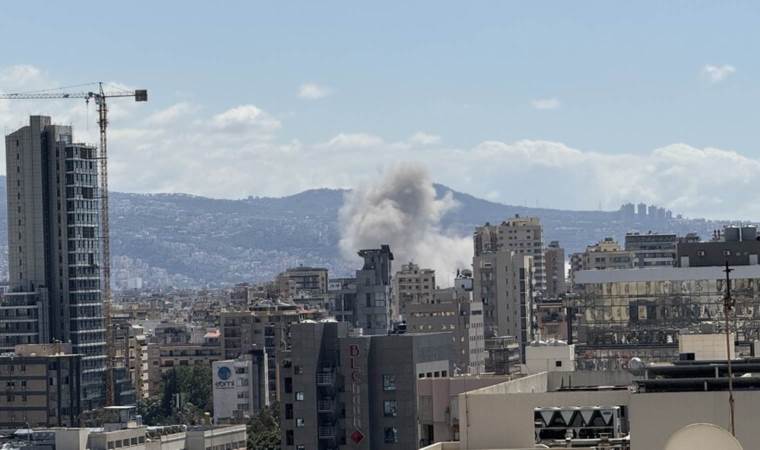 Israeli airstrikes destroy last remaining crossing in