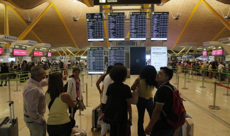 Spanish refiners guarantee jet fuel through May