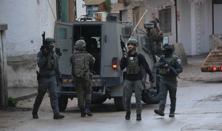 Israeli army raids Nablus, Qalandia refugee camp in