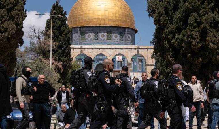 Al-Aqsa security guards foil attempt by Israeli