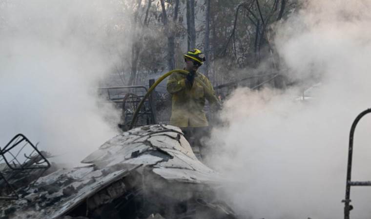 California wildfire burns over 1,300 acres, thousands California wildfire burns over 1,300 acres, thousands