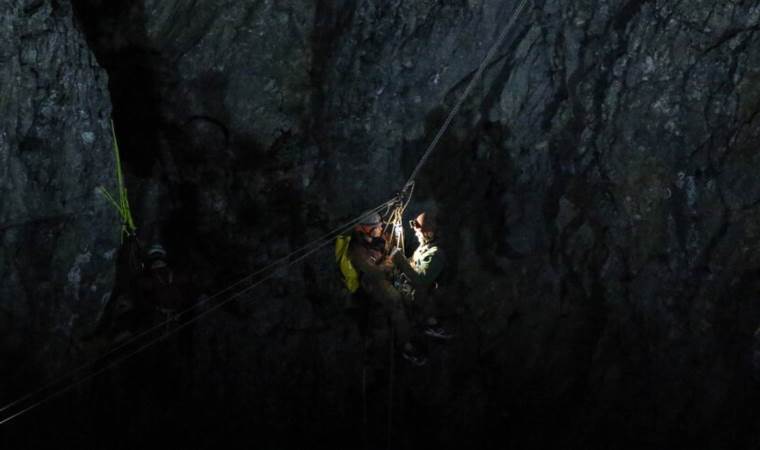 5 rescued from flooded Laos cave as search continues for 5 rescued from flooded Laos cave as search continues for