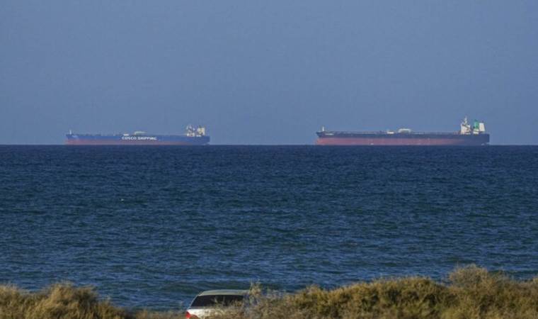 Hormuz ship traffic stays limited as only 4 commercial