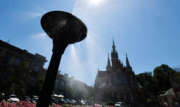 Heatwave grips Poland as authorities brace for 40C