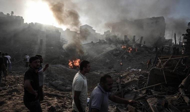 Israeli attacks across Gaza kill family of 3, wound 9