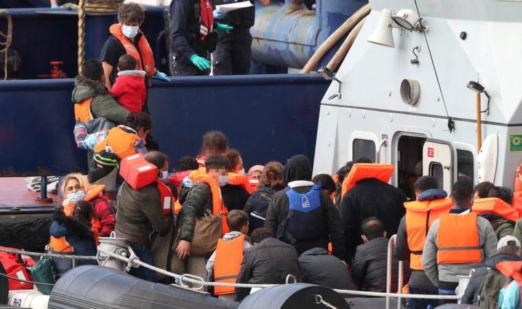 France prevents 4,300 migrant crossing attempts to UK France prevents 4,300 migrant crossing attempts to UK