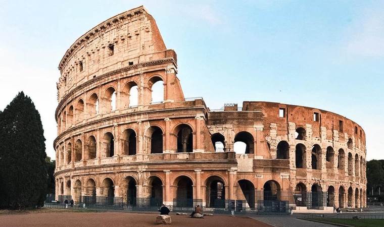 22-year-old worker dies after fall at Rome’s Colosseum 22-year-old worker dies after fall at Rome’s Colosseum